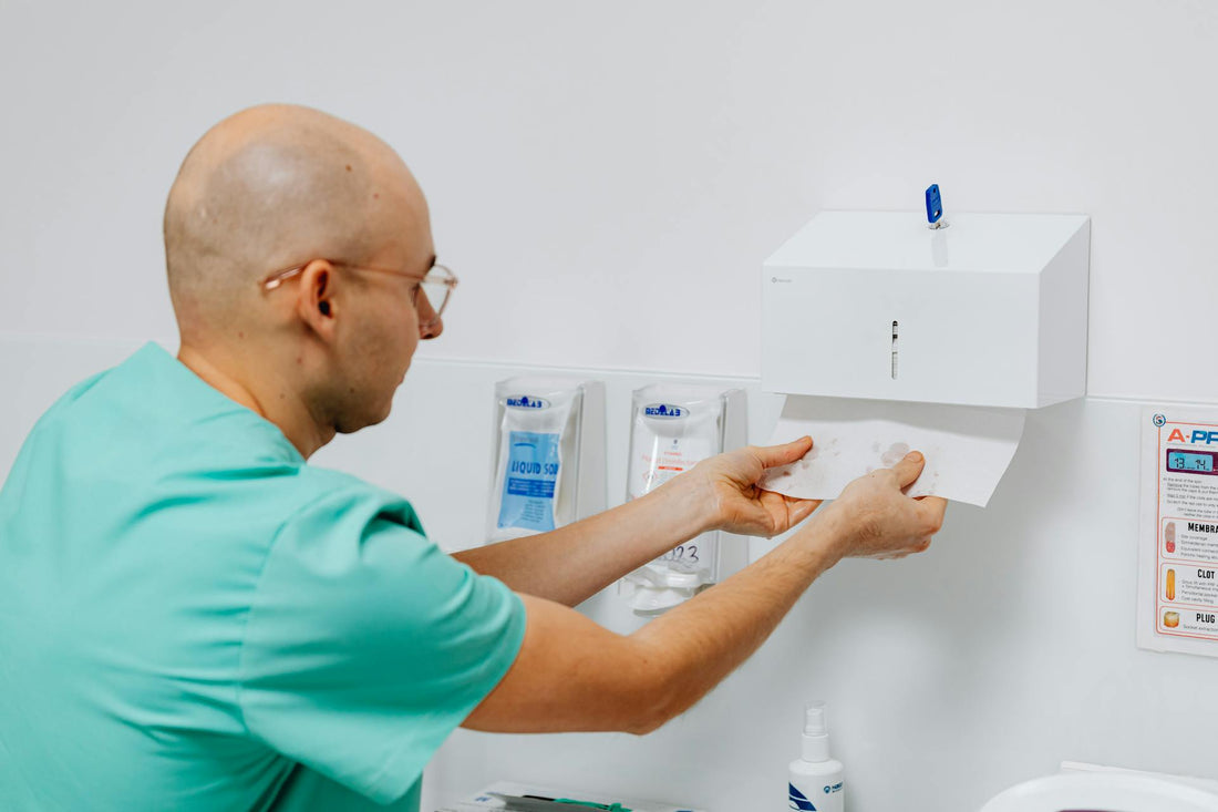 Papierhandtücher in der Lebensmittelverarbeitung: Hygienisch, praktisch, sinnvoll eingesetzt
